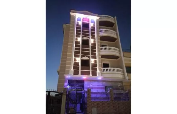 Whole Building for Sale in Badr City: عماره للبيع بمدينه بدر حي سادس مباشره ع السنترال