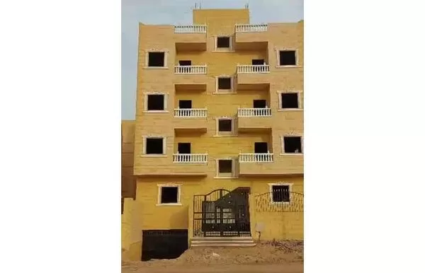 Whole Building for Sale in Badr City: عماره للبيع بالحي الرابع امام بوابه هليوبليس مدينه بدر