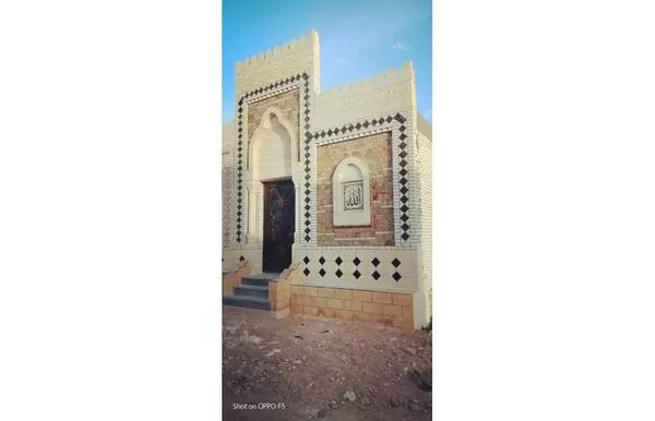 Whole Building for Sale in Al Wahat Road: مدفن للبيع أكتوبر متشطب نهائي استلام فوري مقبرة للبيع مقاب