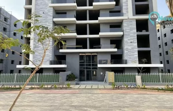 Apartment for Sale in Sun Capital: Apartment in the heart of October in a full-service compound, imm