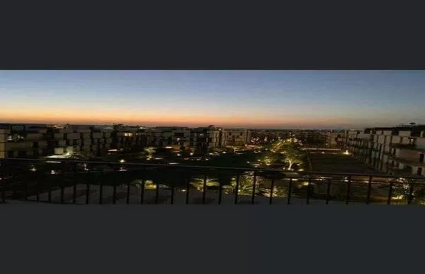 Penthouse for Sale in Beverly Hills: Pent house at Beverly hills